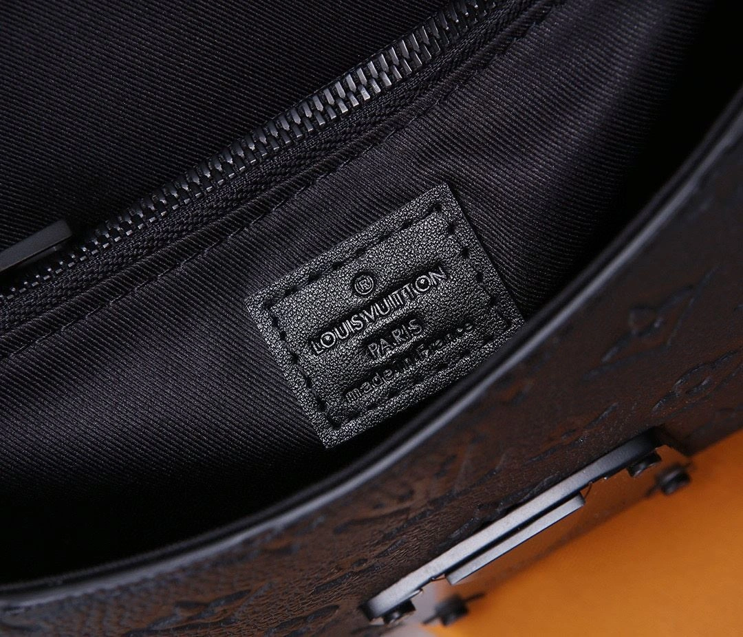 Stretchable Mens Louis Vuitton Waist Chest Packs 91634