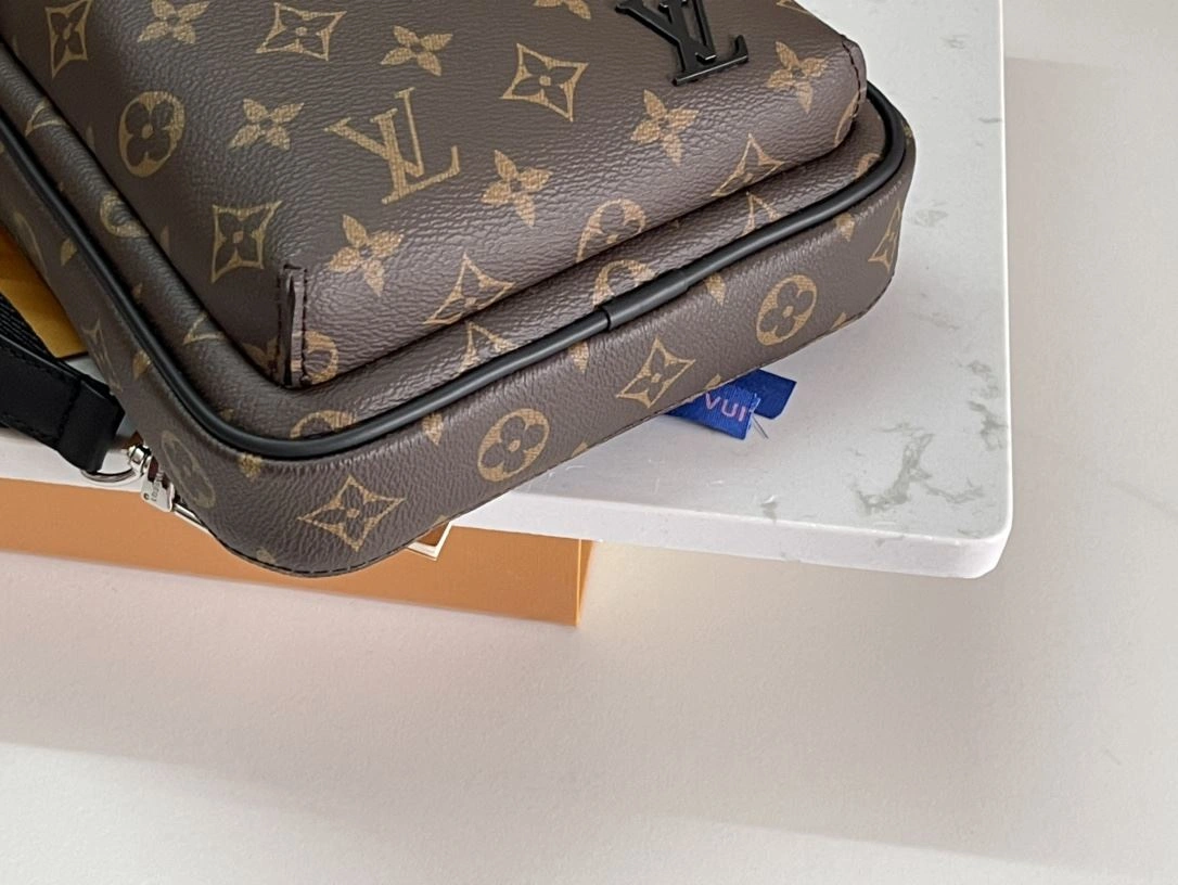 NewStyle Mens Louis Vuitton Waist Chest Packs 91633