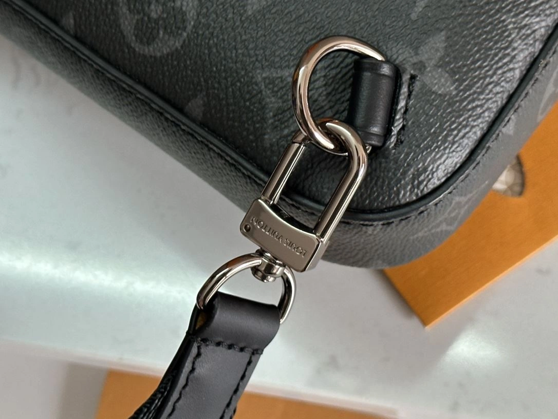 Mens Louis Vuitton Waist Chest Packs Thermal 91700