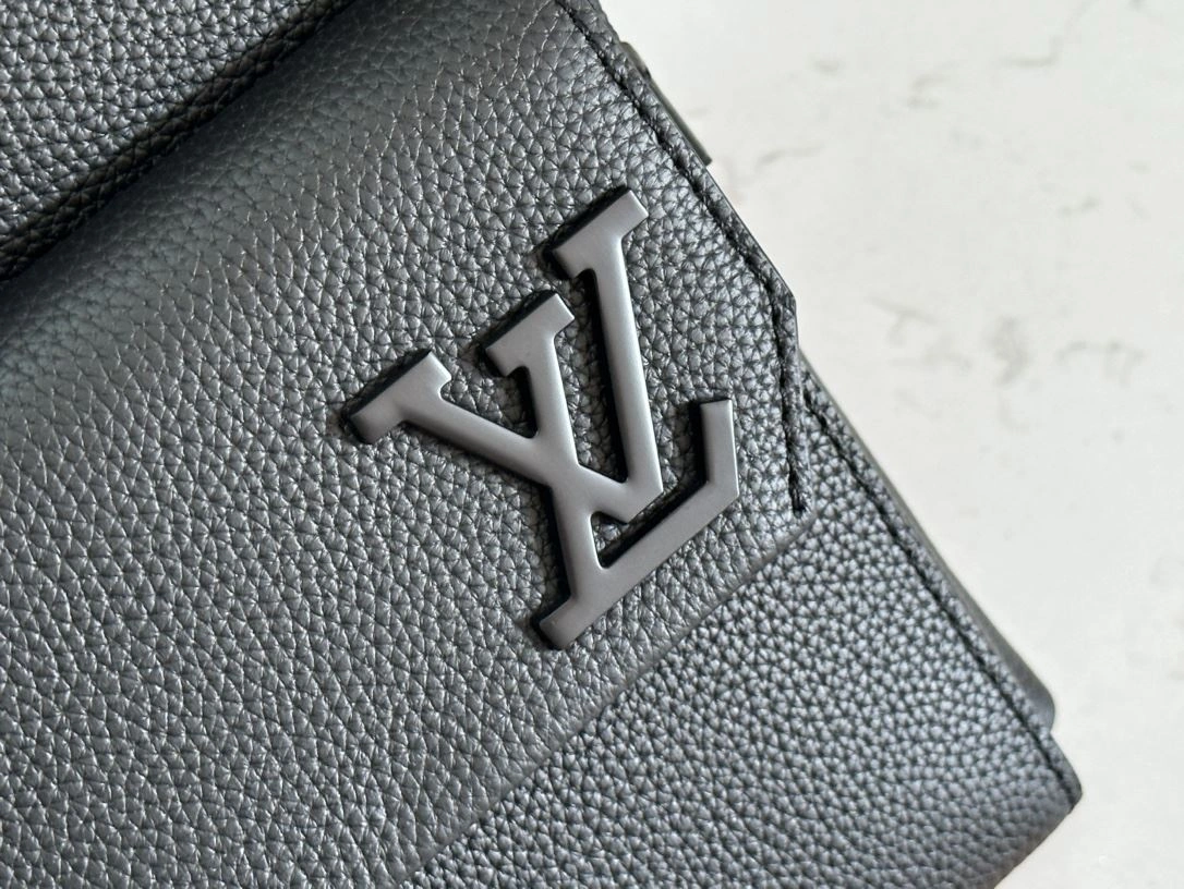 Mens Louis Vuitton Waist Chest Packs EasyMatch 91628