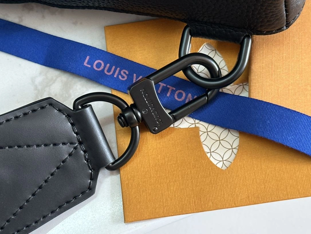 Mens Louis Vuitton Waist Chest Packs EasyMatch 91628