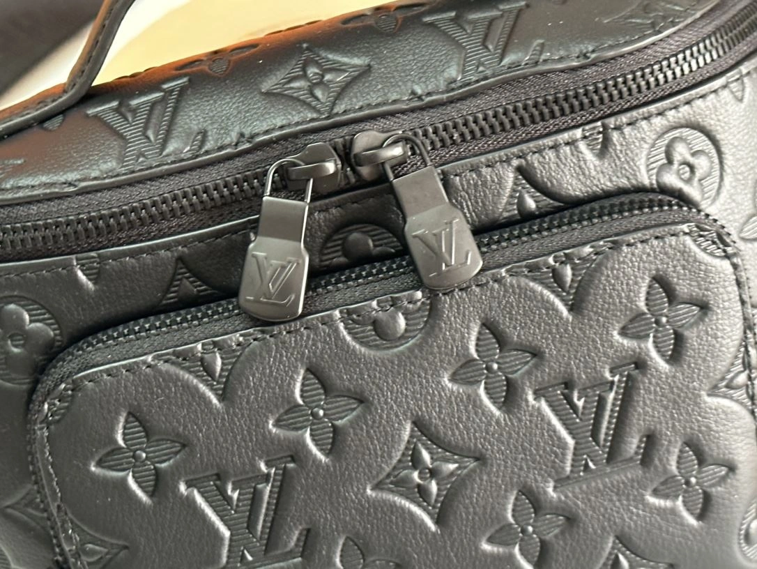 Mens Louis Vuitton Waist Chest Packs Minimalist 91624