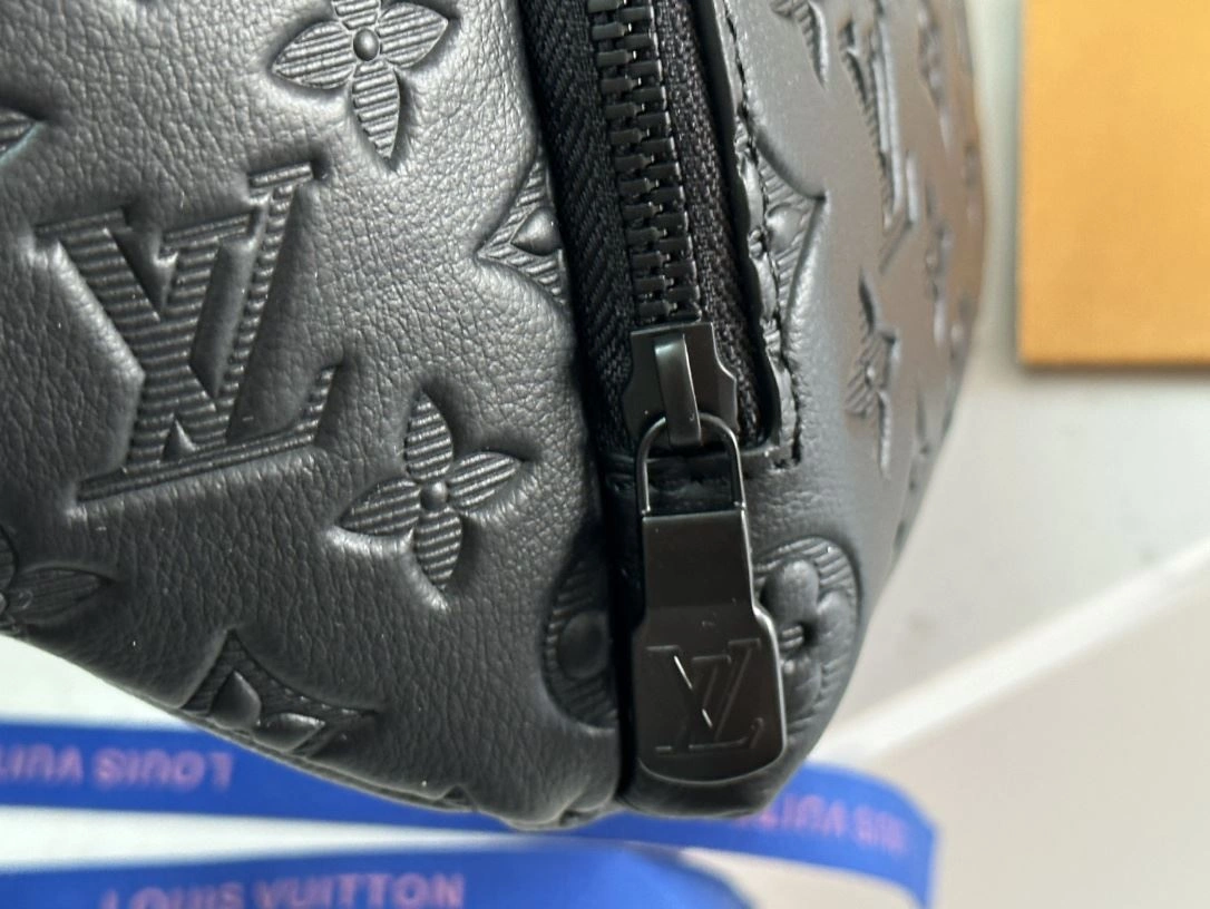 Mens Louis Vuitton Waist Chest Packs Minimalist 91624