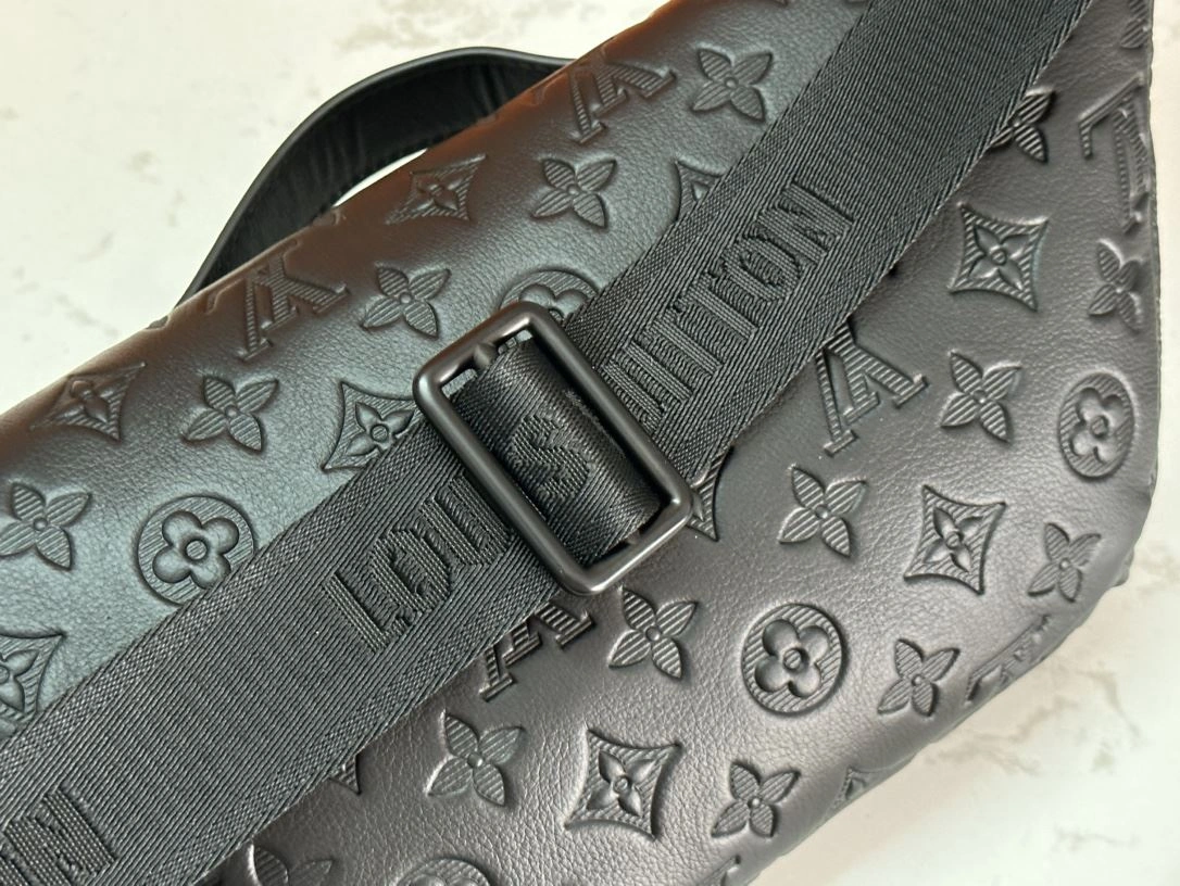 Mens Louis Vuitton Waist Chest Packs Minimalist 91624