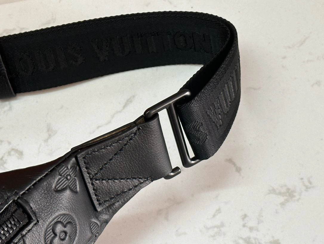 Mens Louis Vuitton Waist Chest Packs Minimalist 91624