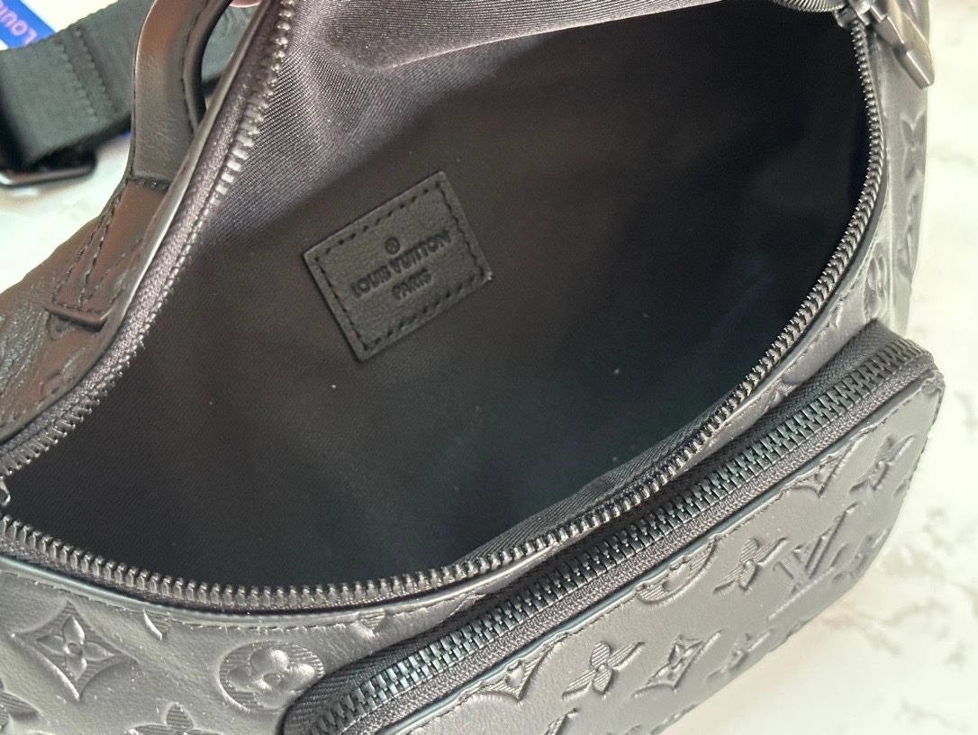 Mens Louis Vuitton Waist Chest Packs Minimalist 91624