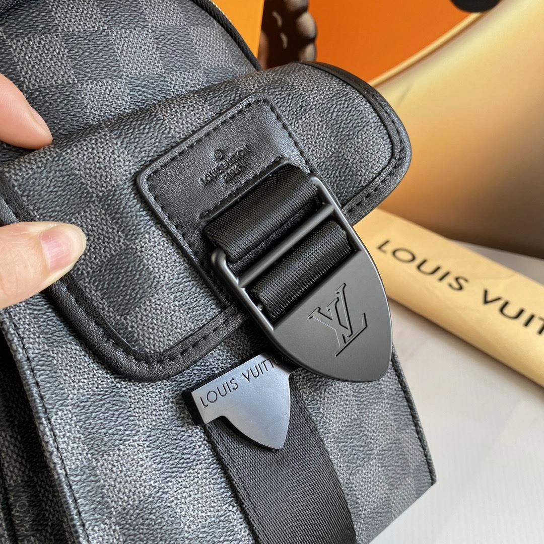 Mens Louis Vuitton Waist Chest Packs Lightweight 91623