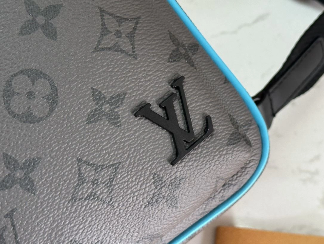 Mens Louis Vuitton Waist Chest Packs EasyMatch 91614