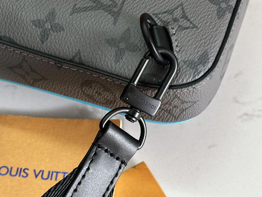Mens Louis Vuitton Waist Chest Packs EasyMatch 91614