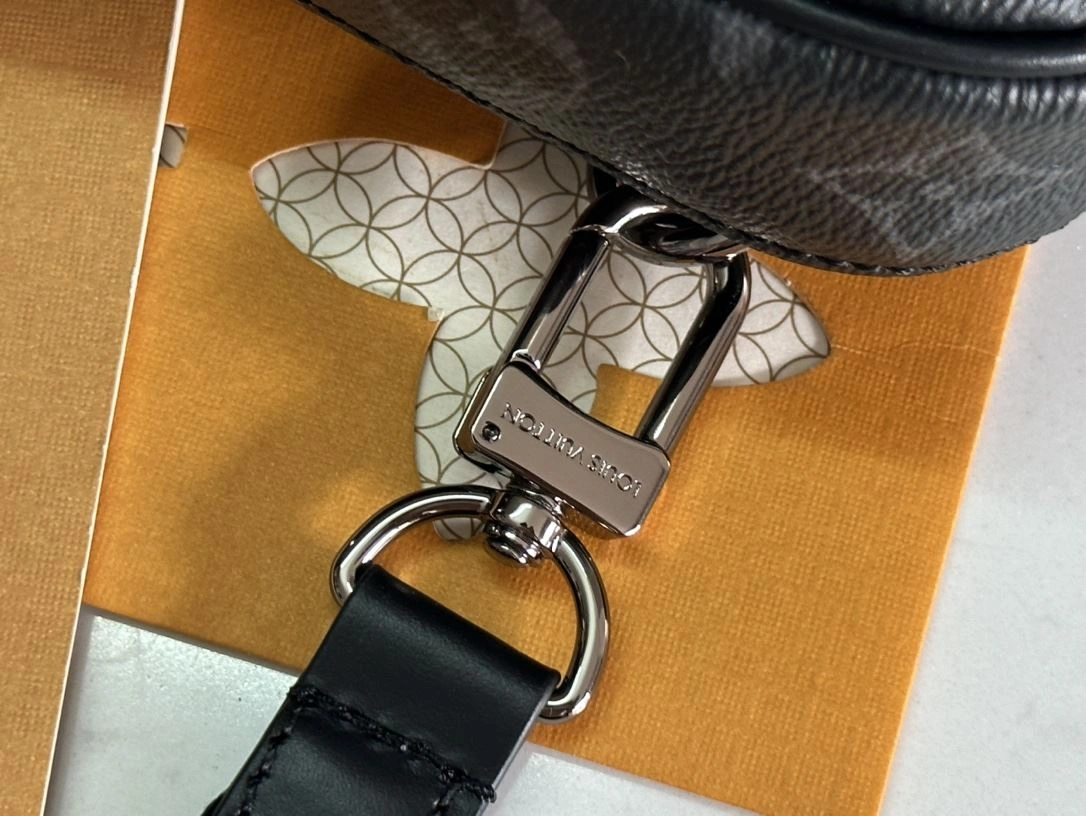 Mens Louis Vuitton Waist Chest Packs WeatherProof 91644