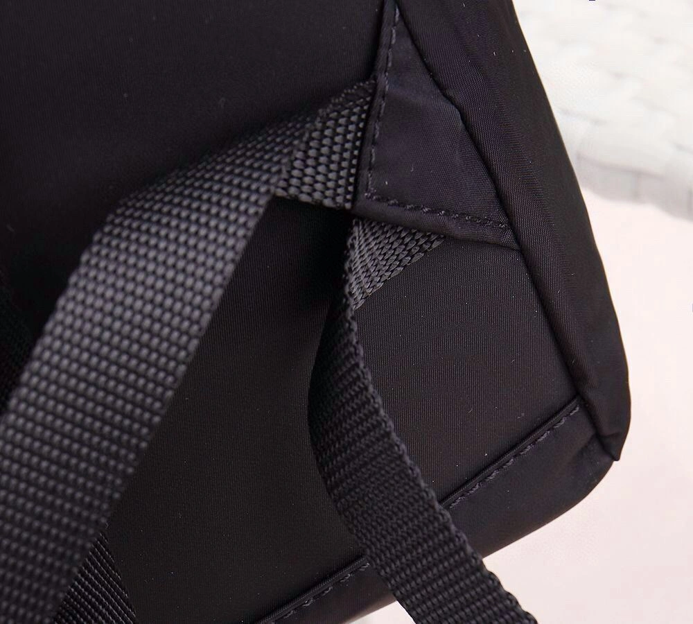 Mens Prada Backpacks Trendsetting 90779