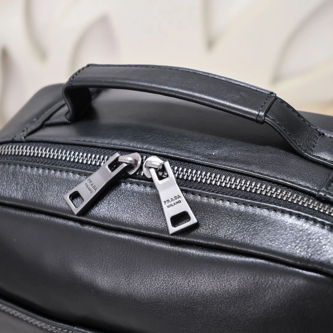 Mens Prada Backpacks Trendy 90753