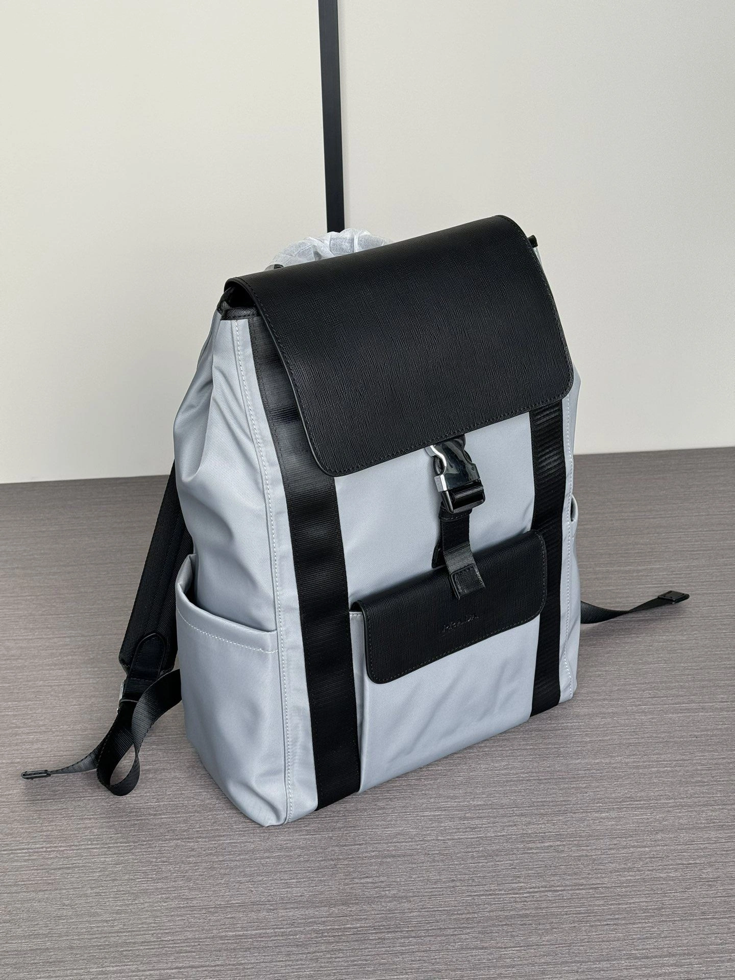 Mens Prada Backpacks Elegant 92470