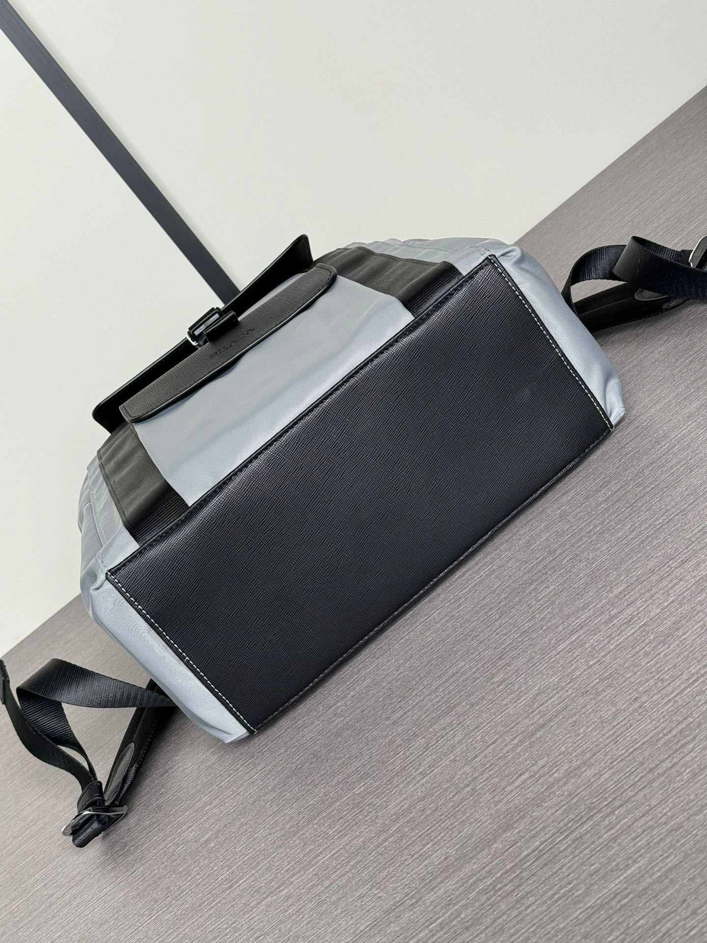 Mens Prada Backpacks Elegant 92470