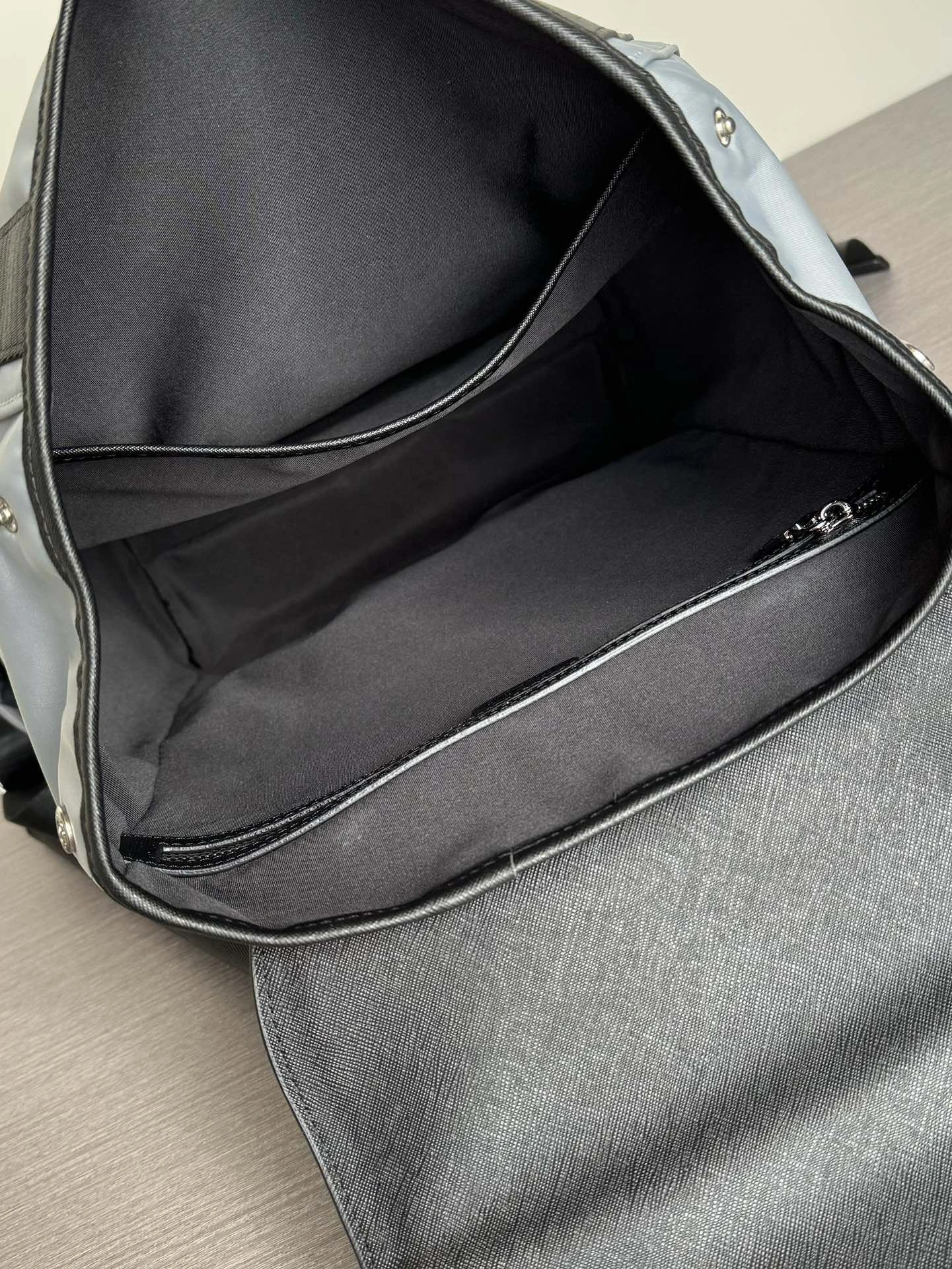 Mens Prada Backpacks Elegant 92470