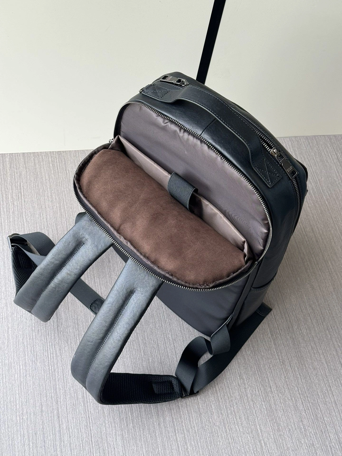 Mens Prada Backpacks FreshLook 92547