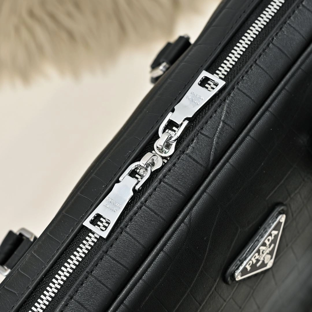 Mens Prada Briefcases Compact 90740