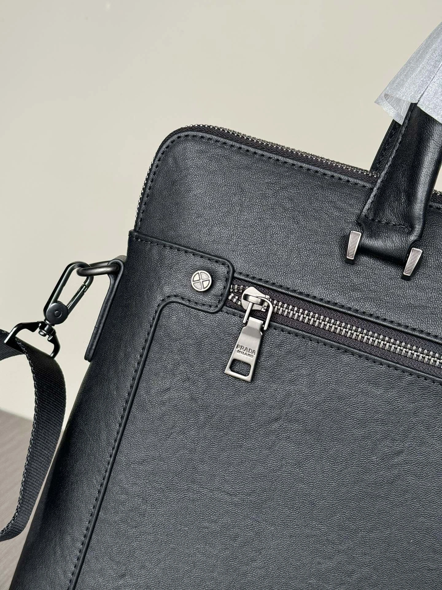 ComfortFit Mens Prada Briefcases 92447