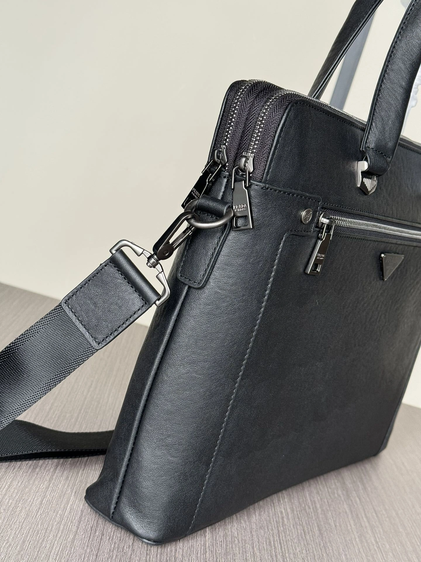 ComfortFit Mens Prada Briefcases 92447