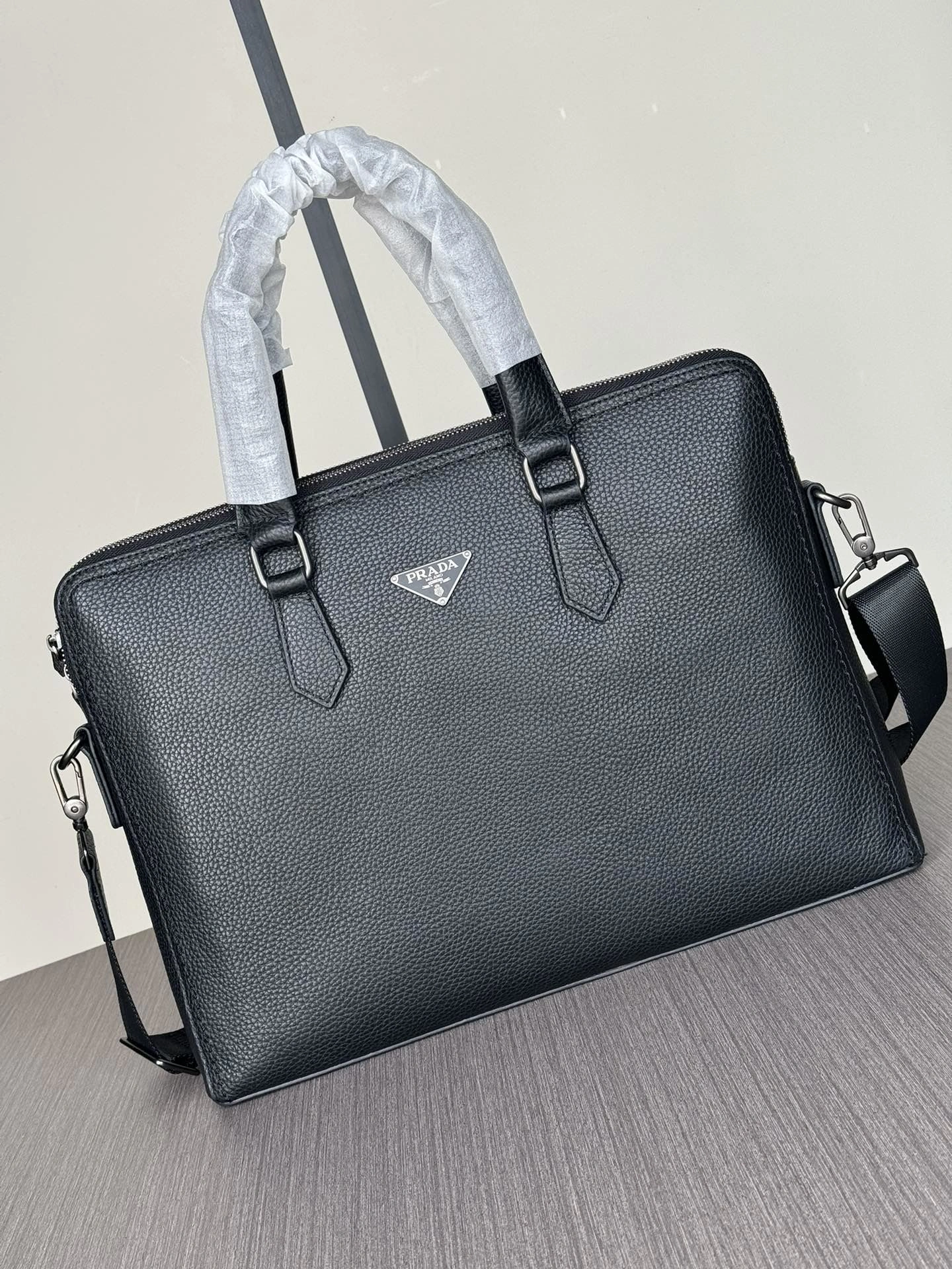 FashionForward Mens Prada Briefcases 92463
