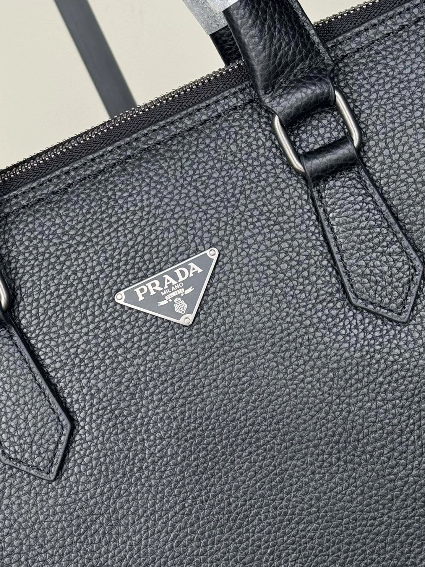 FashionForward Mens Prada Briefcases 92463