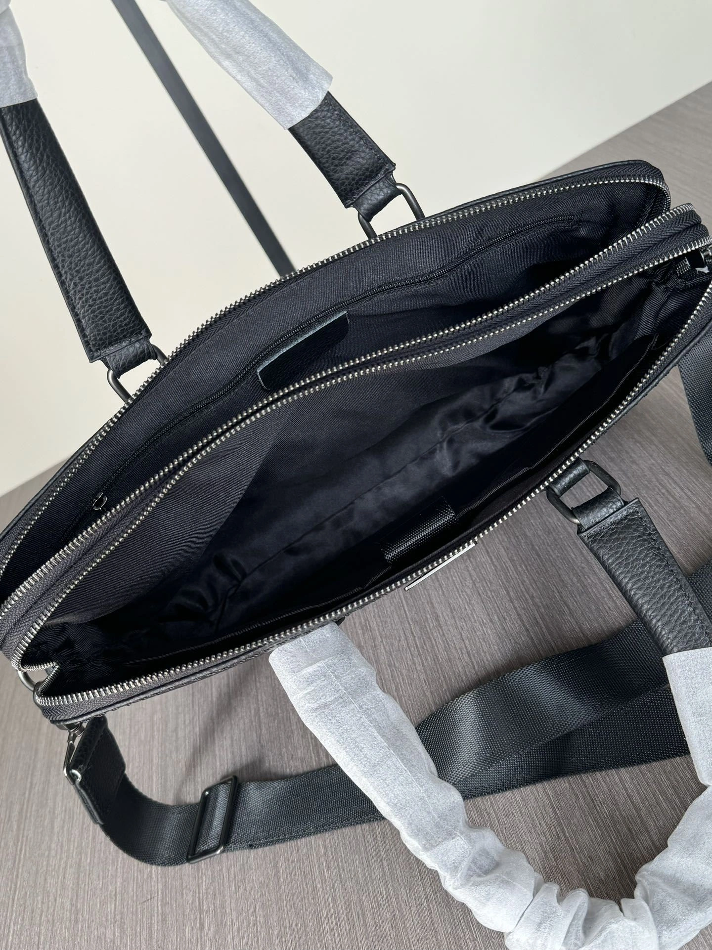 FashionForward Mens Prada Briefcases 92463