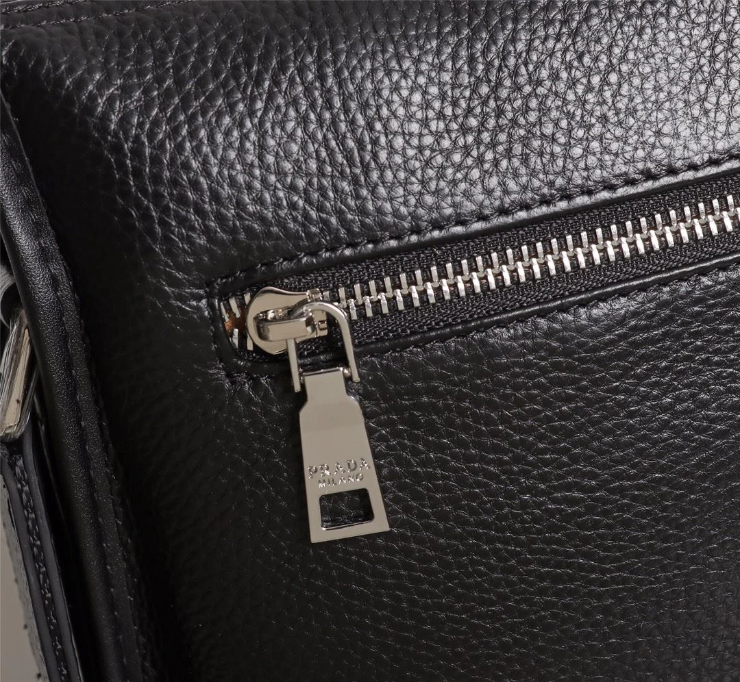 Mens Prada Briefcases Compact 92405