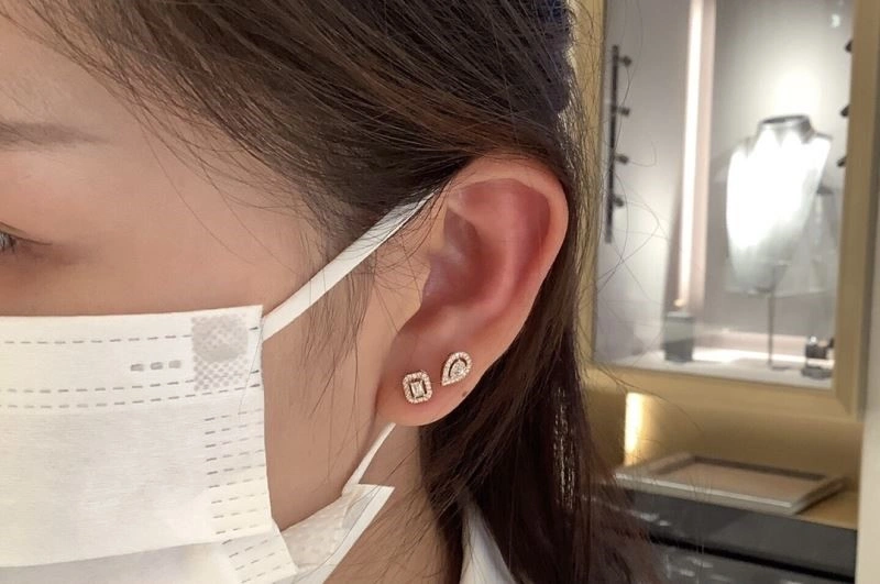 WrinkleFree Messika Earrings 210568