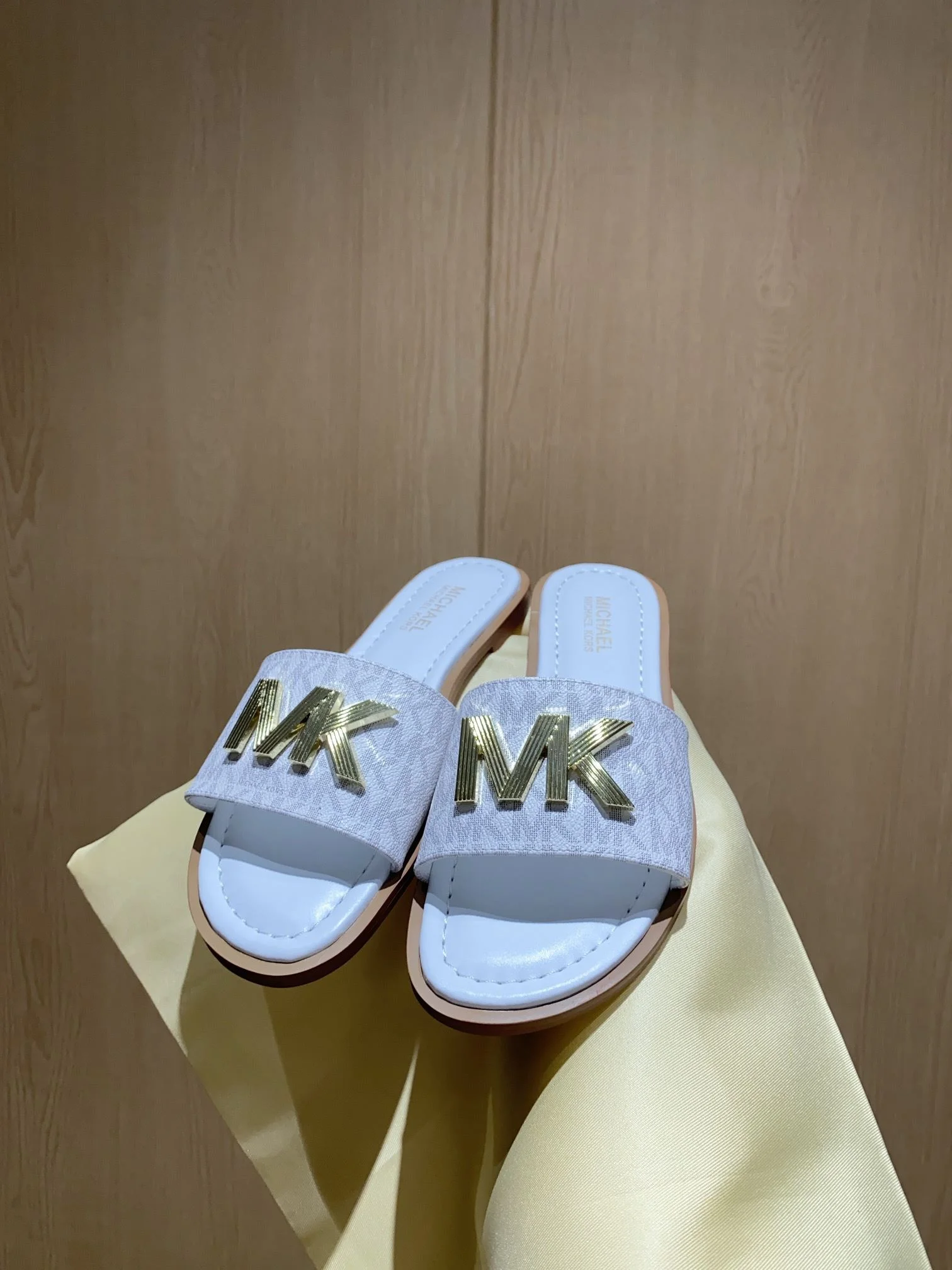 Michael Kors Sandals Cozy 7588