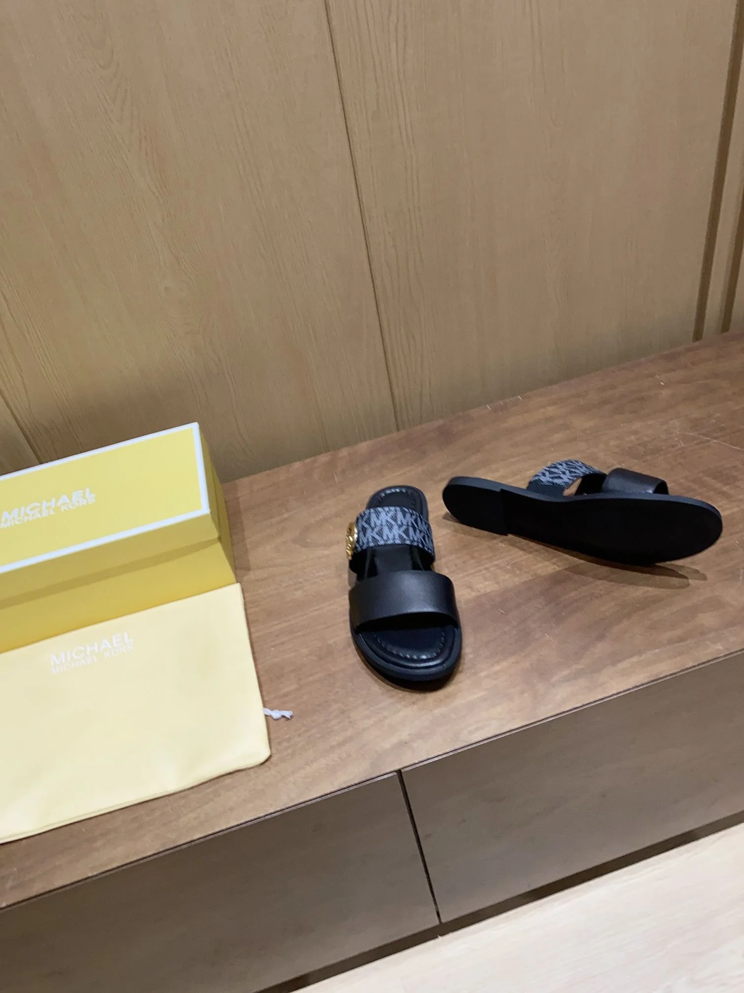 Cozy Michael Kors Sandals 7567