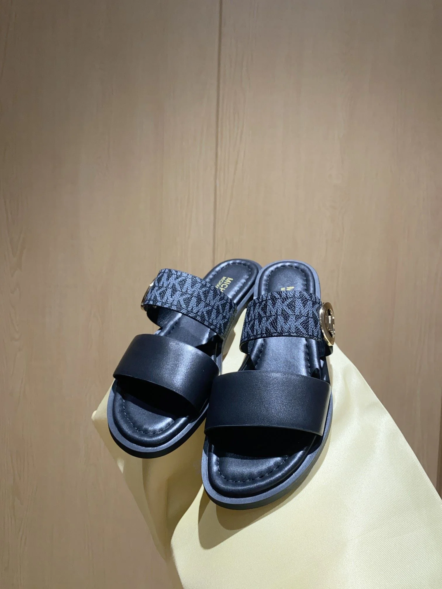 Cozy Michael Kors Sandals 7567