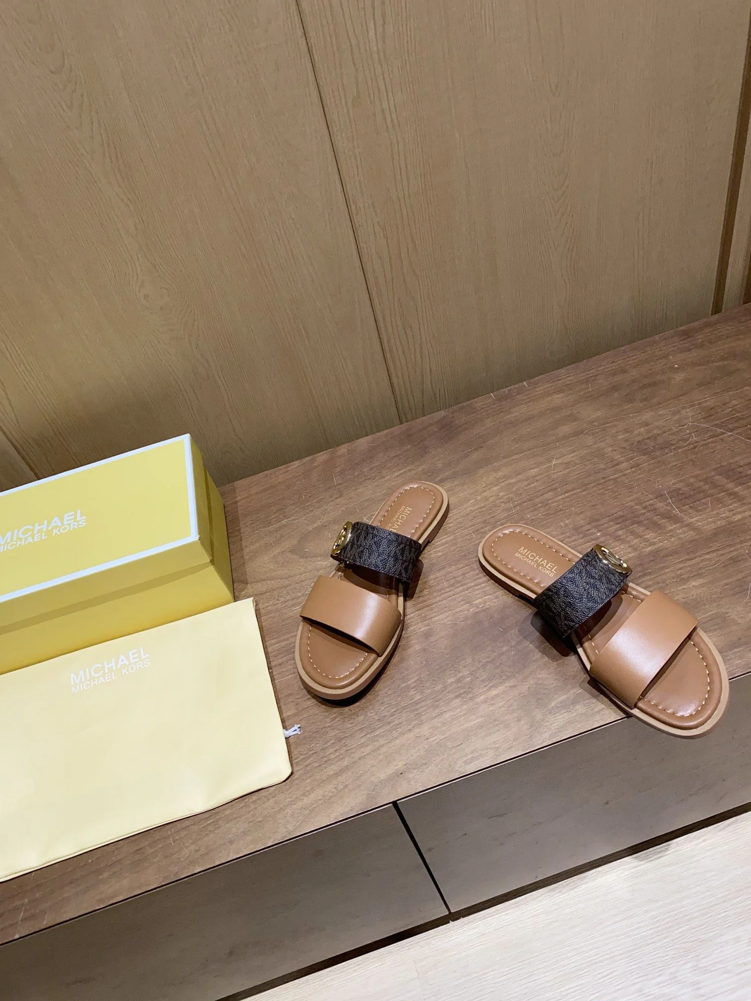 WeatherProof Michael Kors Sandals 7587