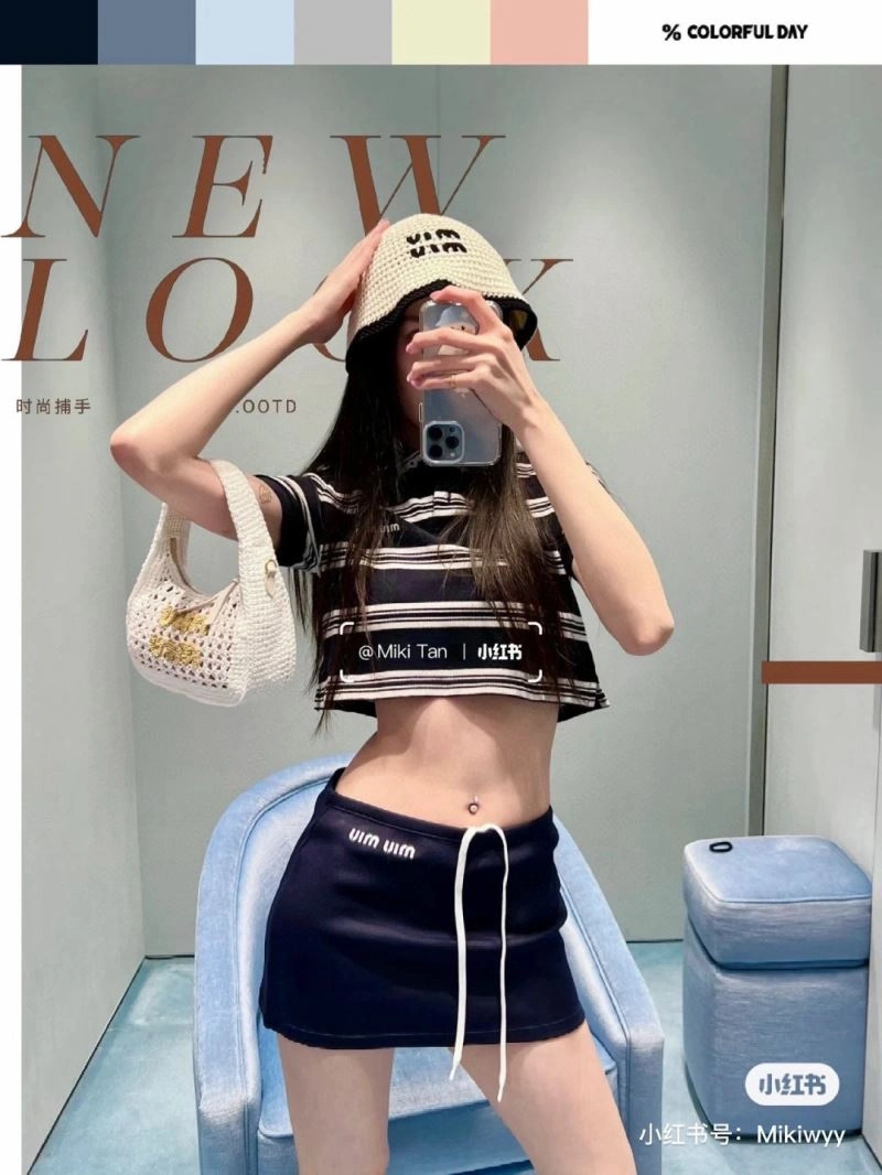 Miu Miu Caps Sleek 261137