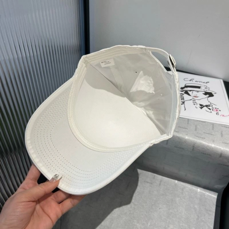Efficient Miu Miu Caps 261136