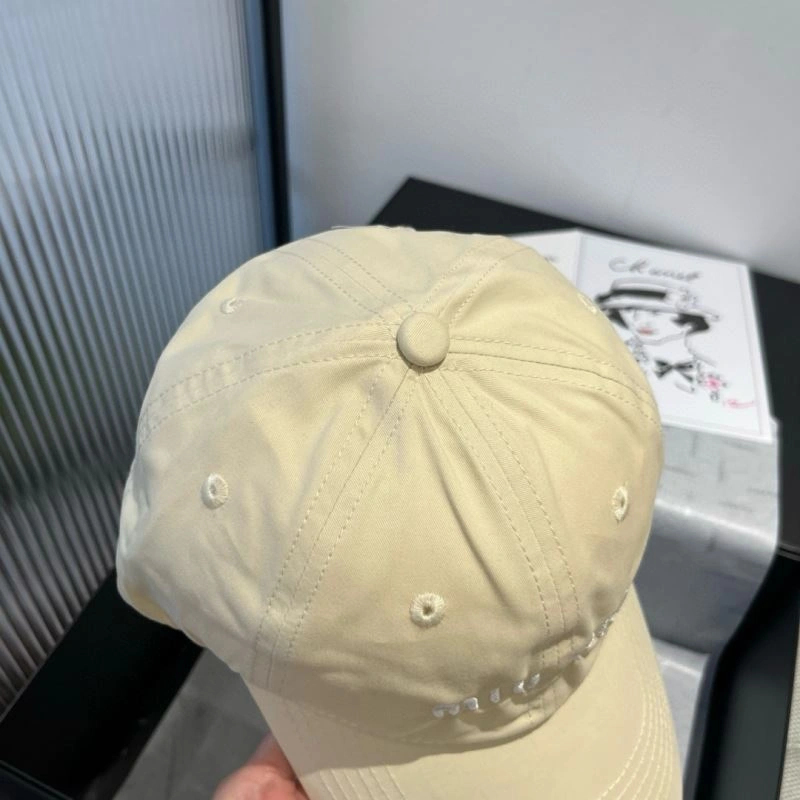 Miu Miu Caps Supportive 261118