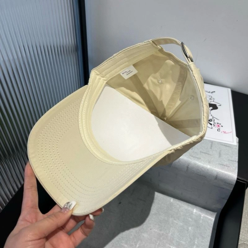 Miu Miu Caps Supportive 261118