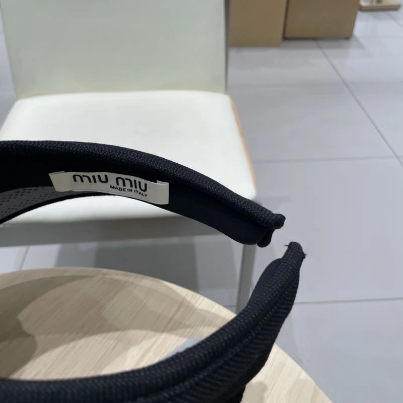Miu Miu Caps UrbanStyle 257751