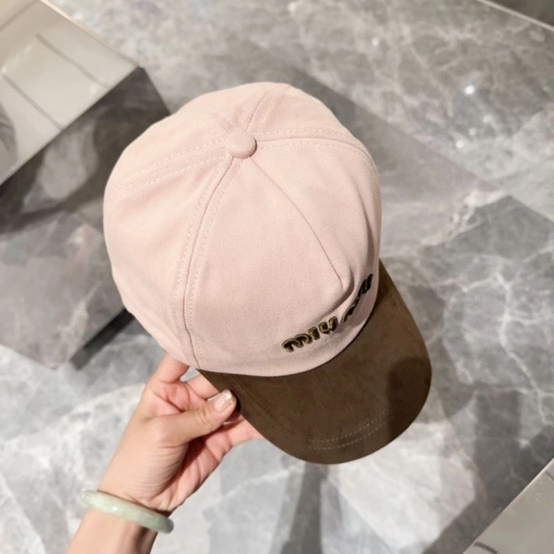 Miu Miu Caps Versatile 257655