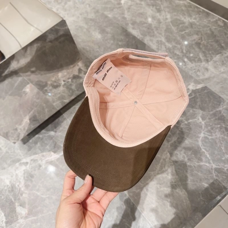 Miu Miu Caps Versatile 257655