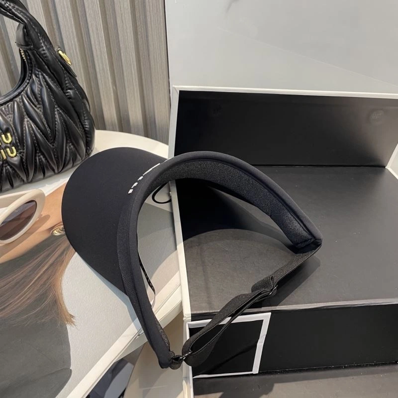 Miu Miu Caps Chic 257659