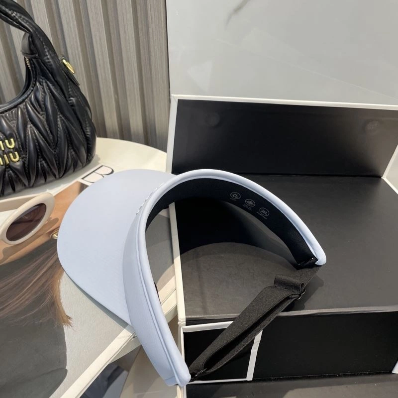 Miu Miu Caps TimelessDesign 257668
