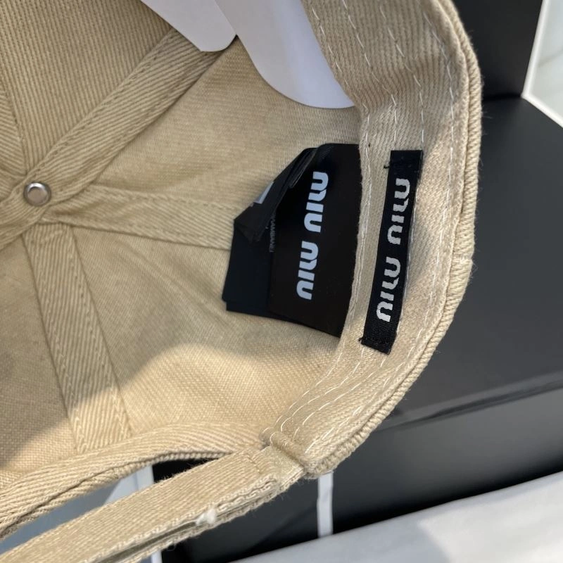 Miu Miu Caps TimelessDesign 257628