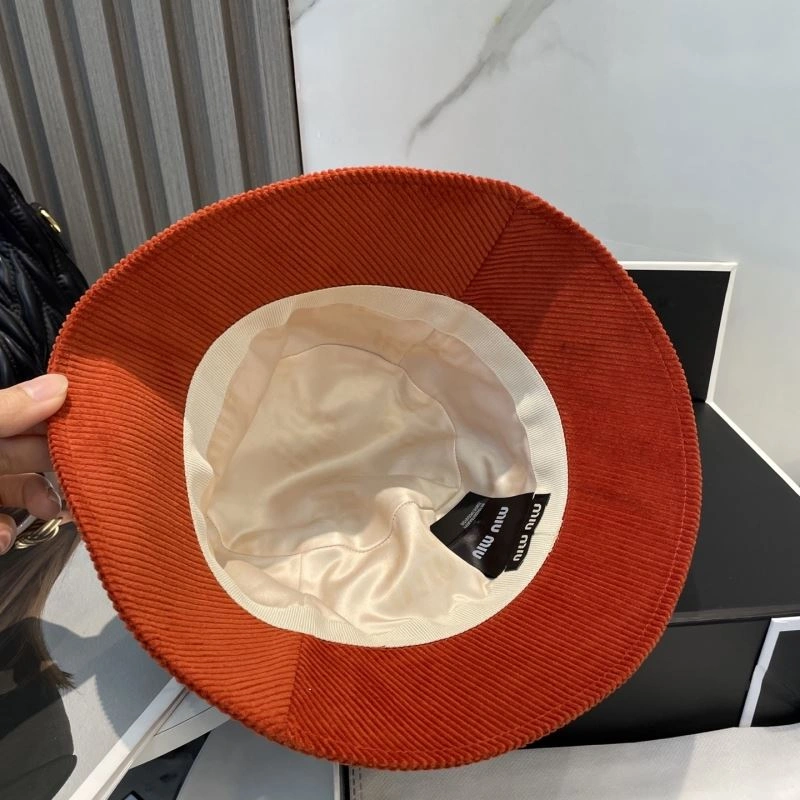 Miu Miu Caps Versatile 257560