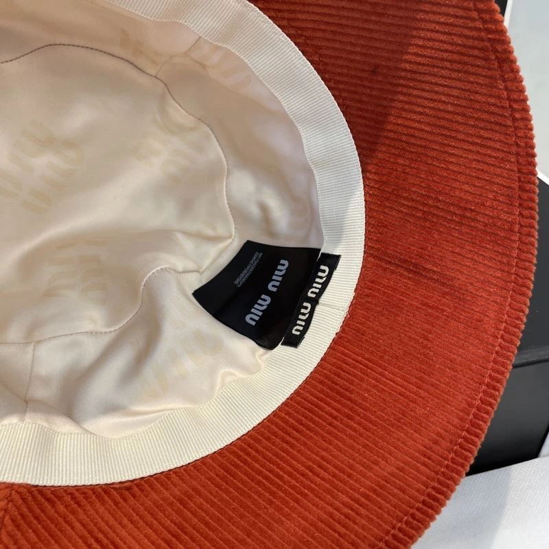 Miu Miu Caps Versatile 257560