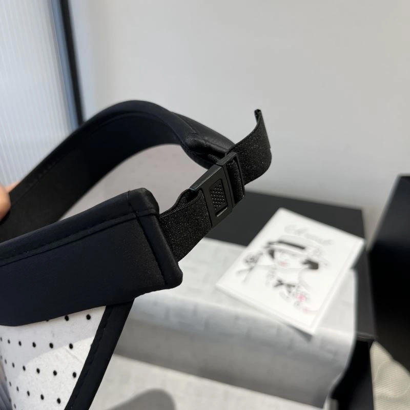 Miu Miu Caps Modern 261712