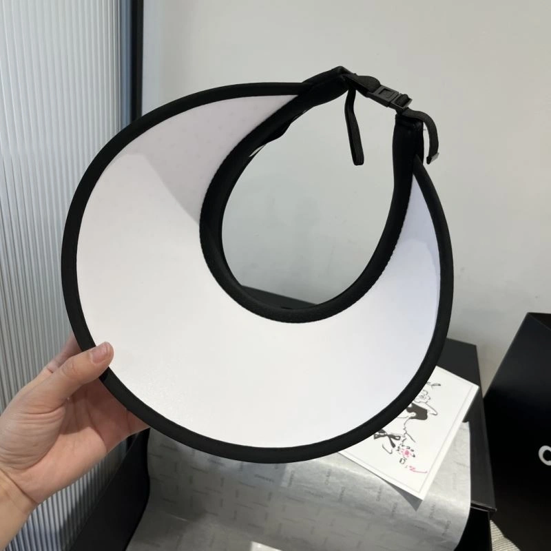 Miu Miu Caps Modern 261712