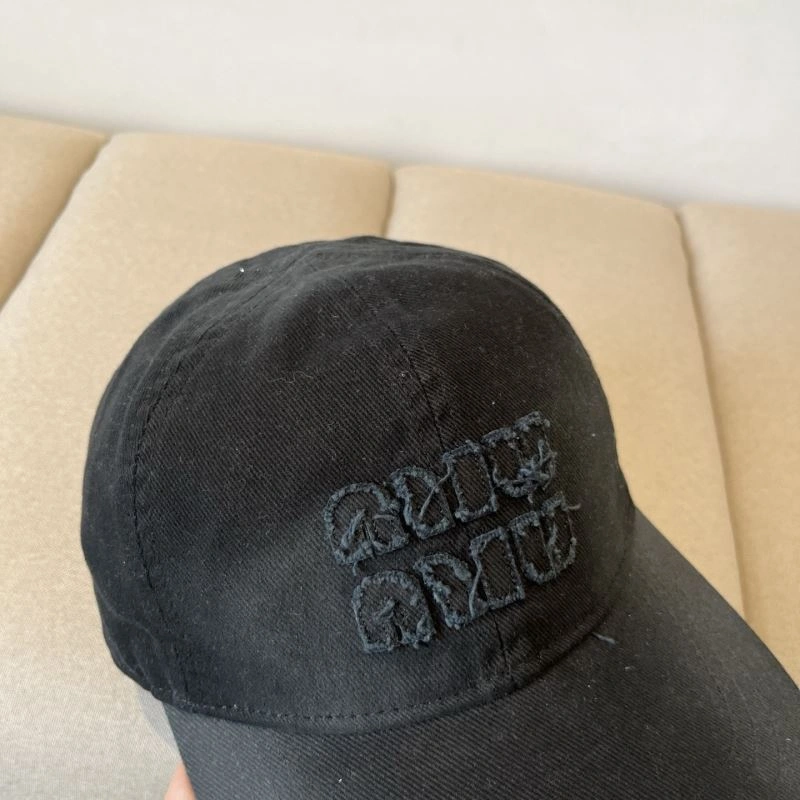 Miu Miu Caps Classic 261721