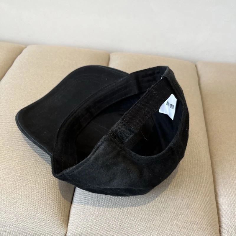 Miu Miu Caps Classic 261721