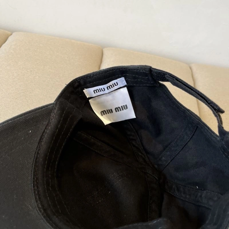 Miu Miu Caps Classic 261721
