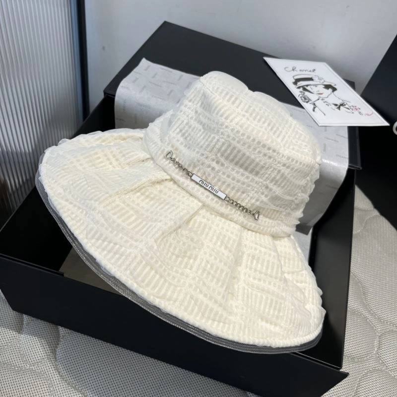 Miu Miu Caps Bold 261728
